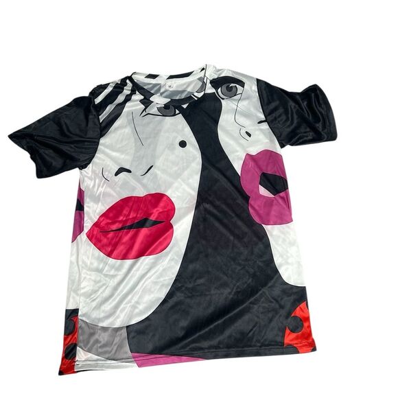 unbranded Tops - Multicolor Graphic Art T-Shirt Size M Short Sleeve Fashion Tee
